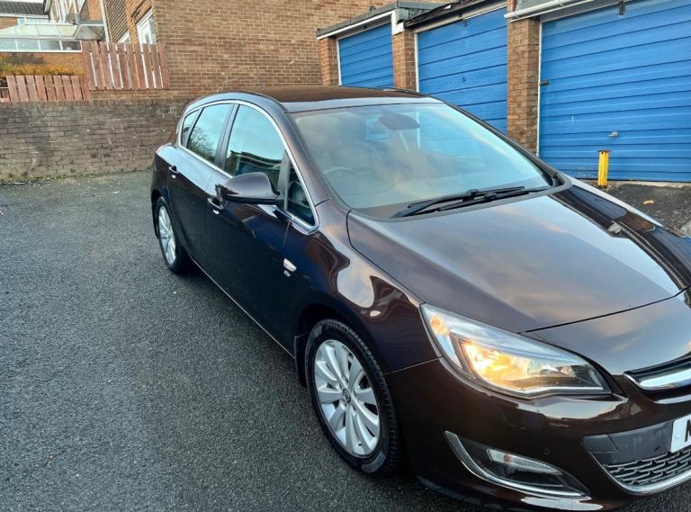 Vauxhall, ASTRA, Hatchback, 2015, Manual, 1956 (cc), 5 doors