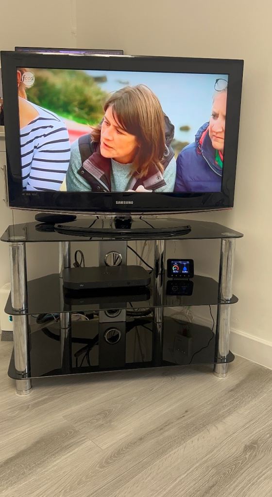 32” Samsung TV + accompanying stand for sale