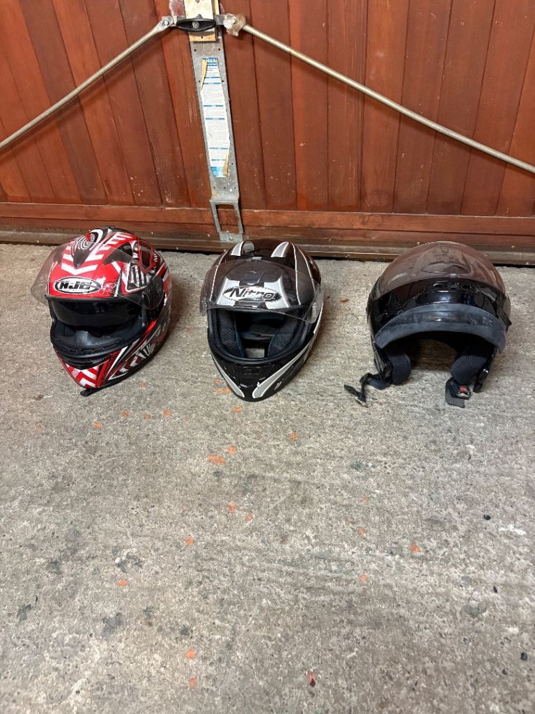 Crash helmets 