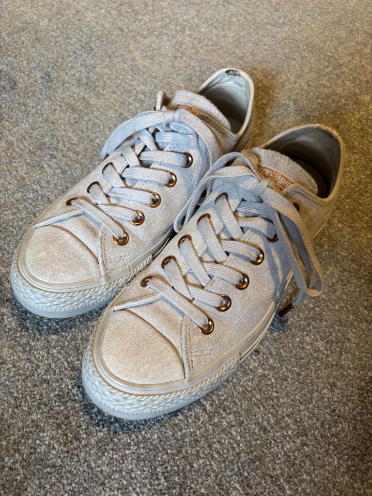 Converse All Stars in Suede Size 5.5 UK Great Condition 