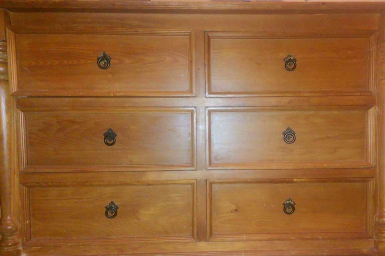 Hard wood chest drawers 