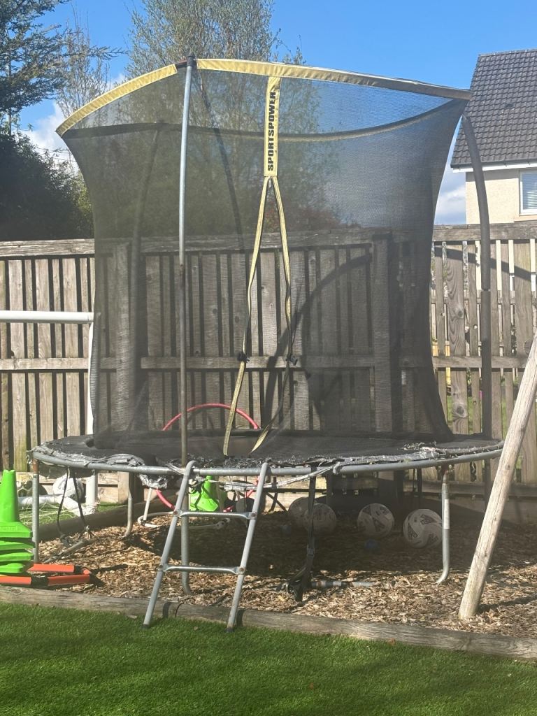 8ft trampoline free to collect
