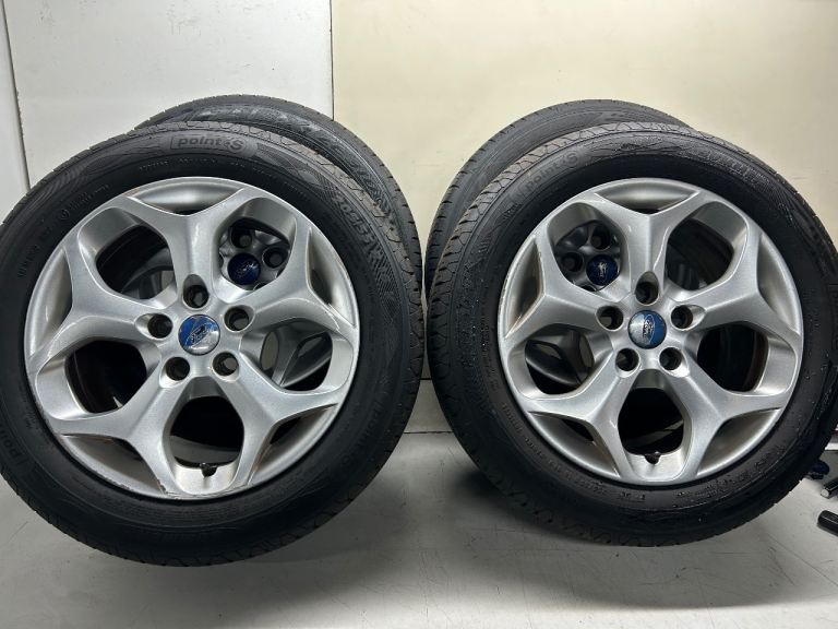 Ford Focus Snowflake alloy wheels 205/55 16 tyres
