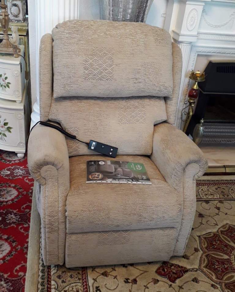 HSL Electric Recliner Armchair – Beige, Good Condition