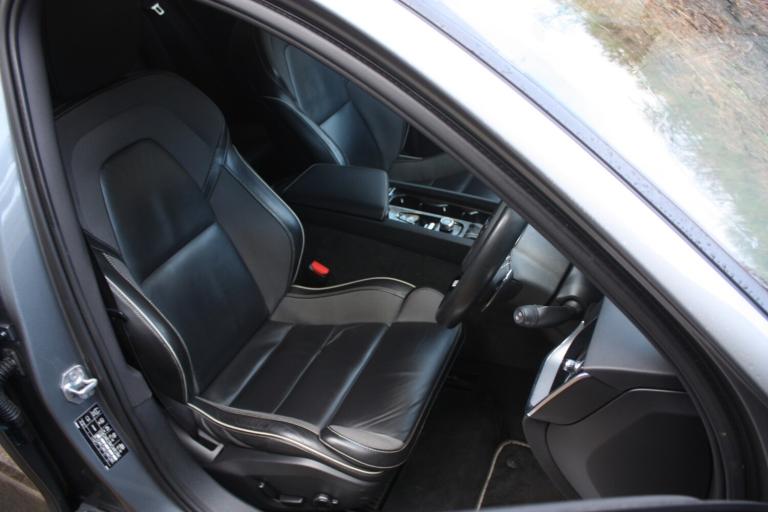 VOLVO V60 2.0 R-Design Plus D4 2019