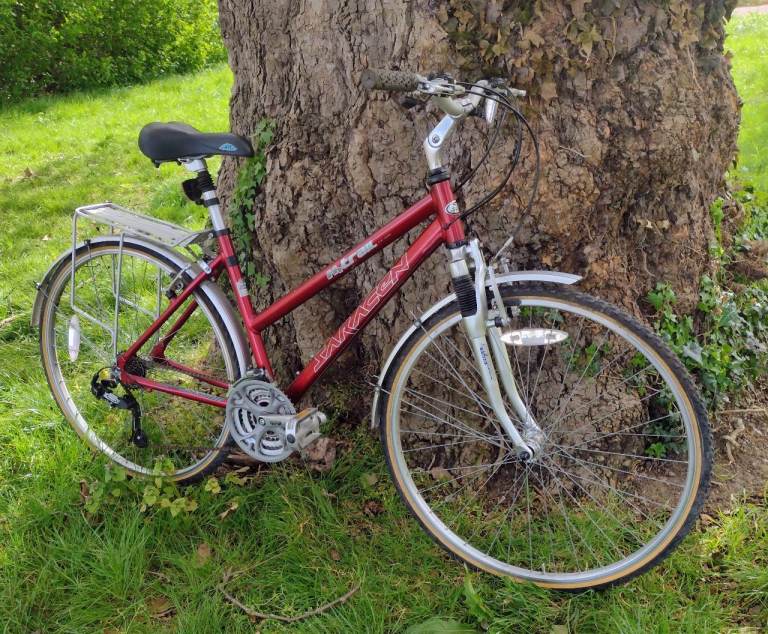 Ladies 'Saracen HyTrail' Hybrid bike