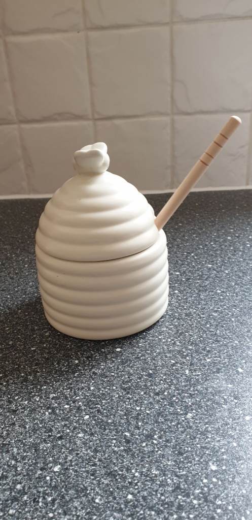 Vintage cream coloured ceramic honey pot and new wooden drizzler.  