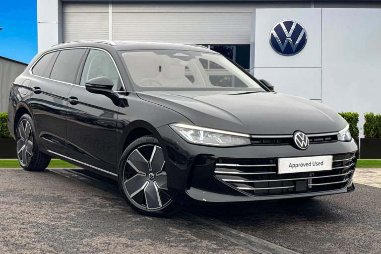 2025 Volkswagen Passat 1.5 TSI eHybrid 272 Elegance 5dr DSG**LEATHER + 19' LEEDS ALLOYS + WIN Est...