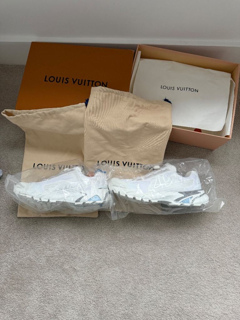 LV Men’s trainers white  UK9