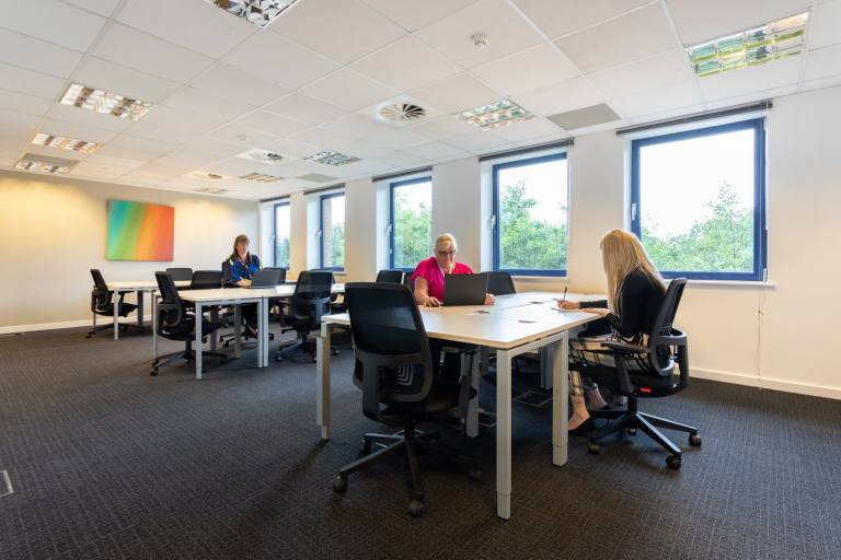 Cardiff - CF23 8RU \ Ready-to-Use Office Space with 5 Desks