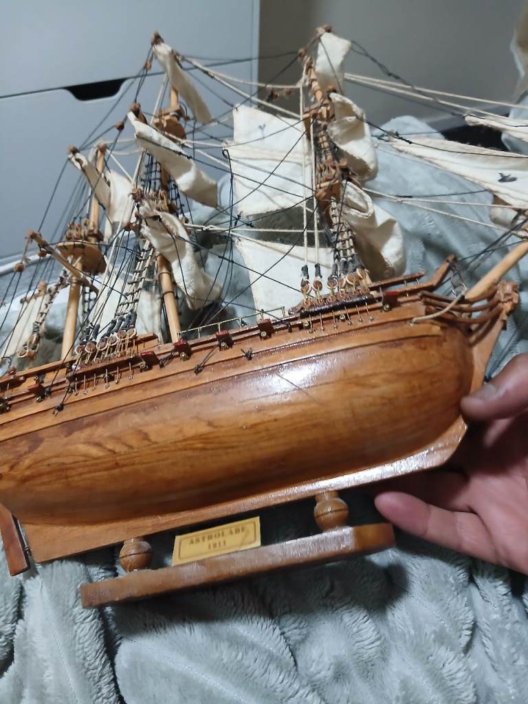 Wooden Model Ship with Sails – Good Condition, Detailed Craftsmanship