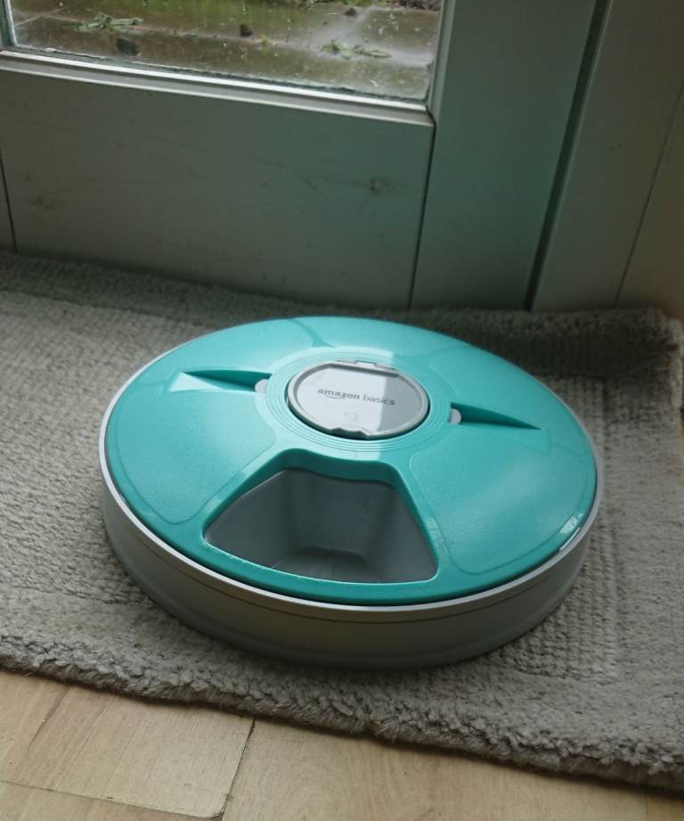 Electronic pet feeder 