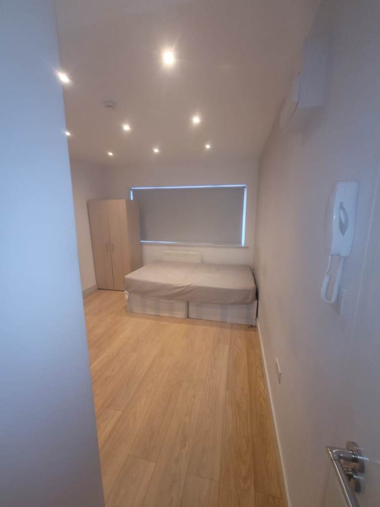 HMO Studio Flat – Hillingdon Area - UB7 9DS – DSS Welcome (35+)