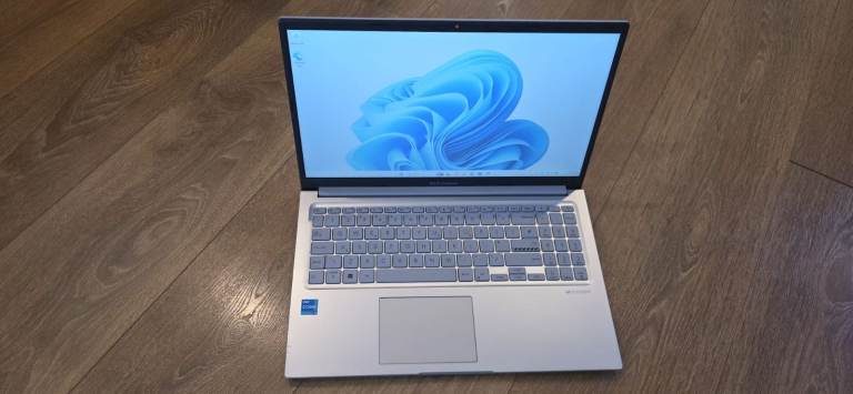 ASUS VIVOBOOK X1504CZA laptop 15.6inch Full HD IPS screen Intel 1215U 10xCore 12th gen processor