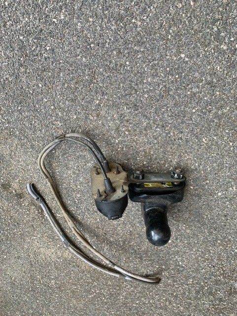 TOW BAR BALL HITCH WITH DOUBLE 7-PIN ELECTRIC SOCKETS