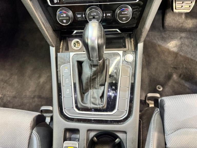 2016 Volkswagen Passat 2.0 TDI BlueMotion Tech R-Line Saloon 4dr Diesel DSG Euro 6 (s/s) (190 ps)...