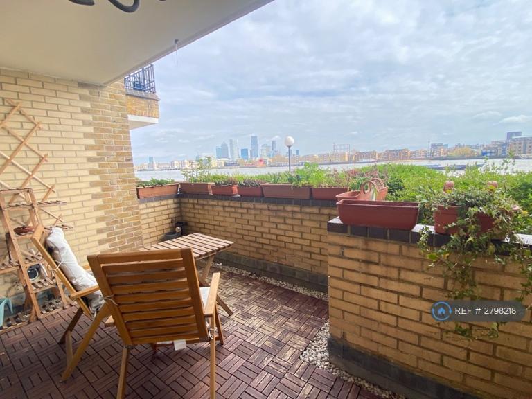 1 bedroom flat in Wapping High St, London, E1W (1 bed) (#2798218)