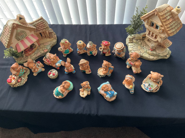 Large collection of Pendelfin rabbits plus Tavern and Fruit Shop