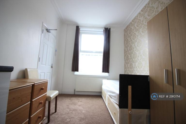 Studio flat in Winchelsea Street, Dover, CT17 (#2910714)
