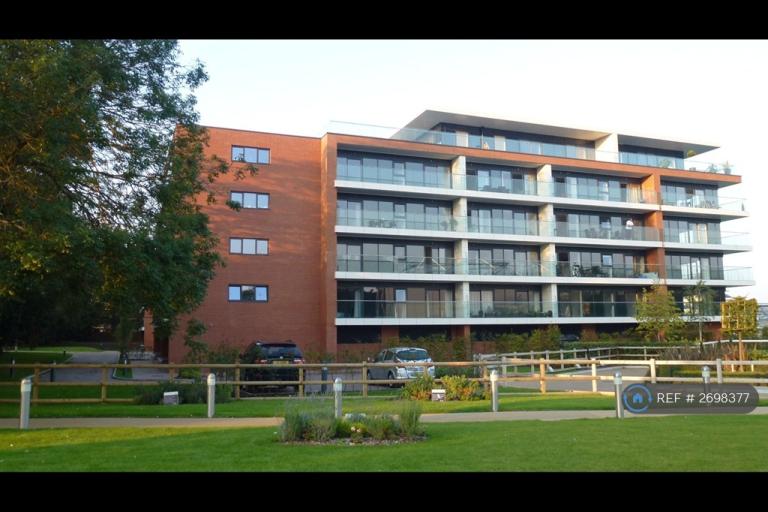 2 bedroom flat in Carruthers Court, Newbury, RG14 (2 bed) (#2698377)