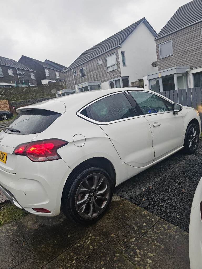 Citroen, DS4, Hatchback, 2013, Manual, 1560 (cc), 5 doors