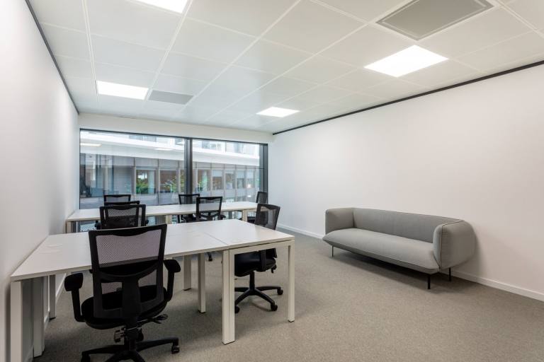 Brighton - BN1 4DU \ Office for 3 Workstations Available Now