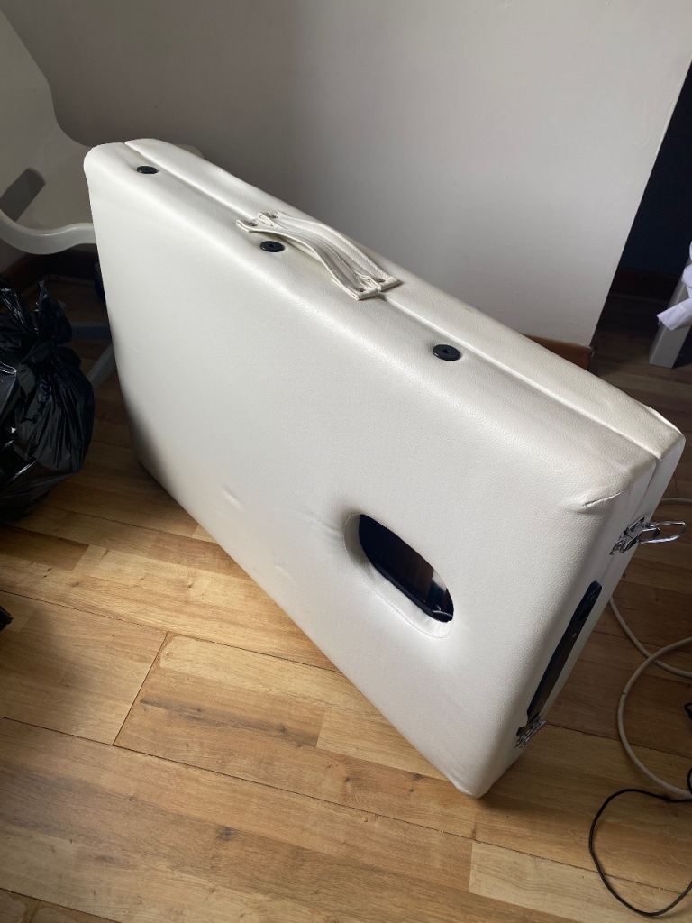 Beauty bed/ massage table
