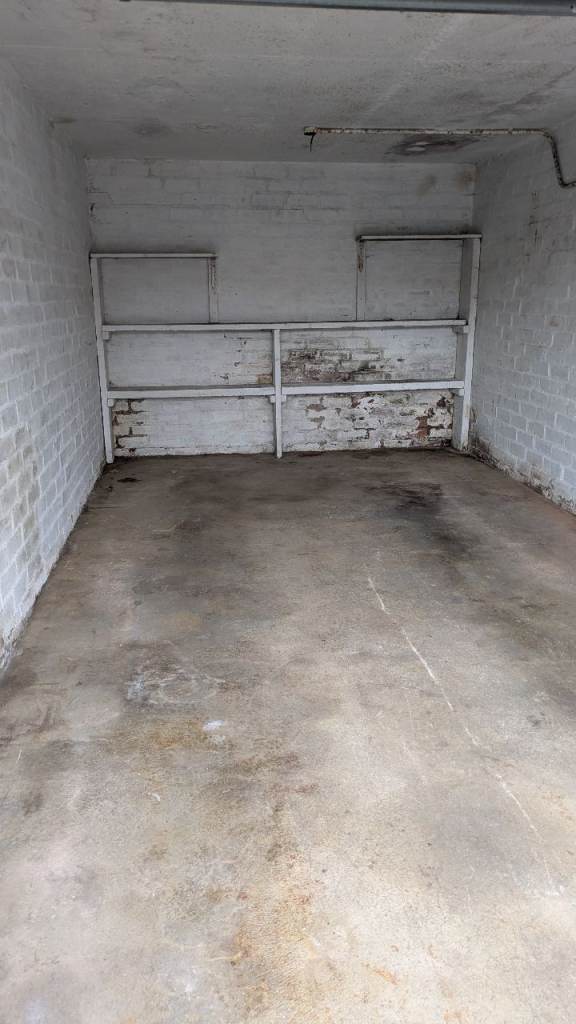 Garage / Lock Up for rent - East Kilbride (city centre)