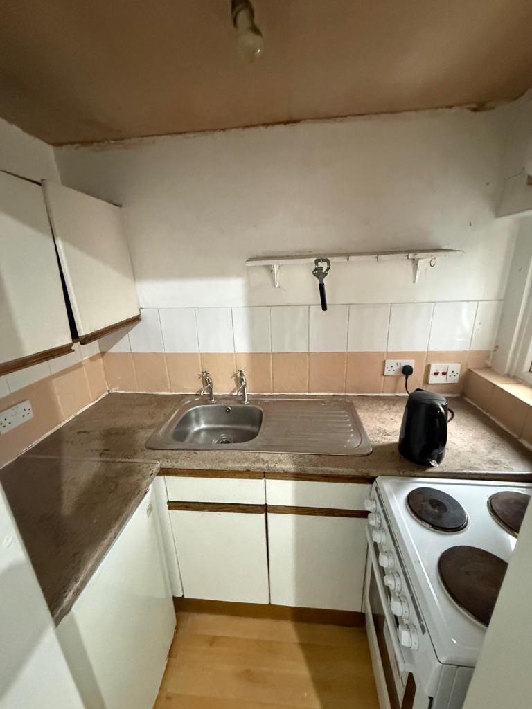 Queens Park. Bolton Studio Flat.  