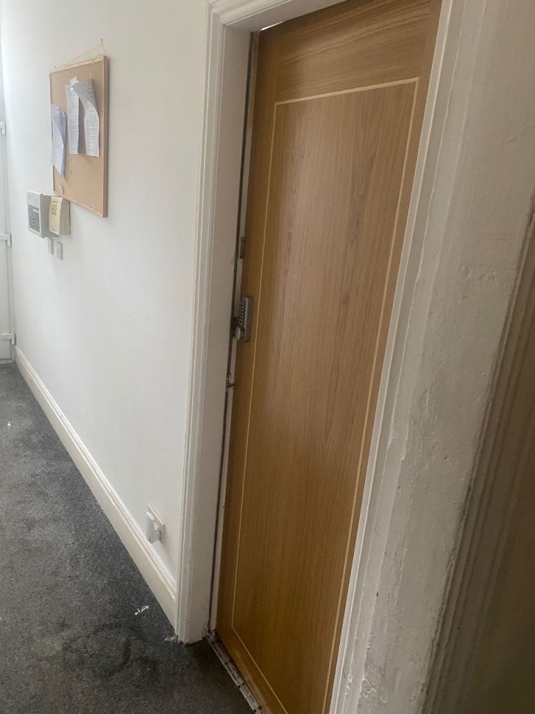 Furnished Double bed size Room near Bradford University