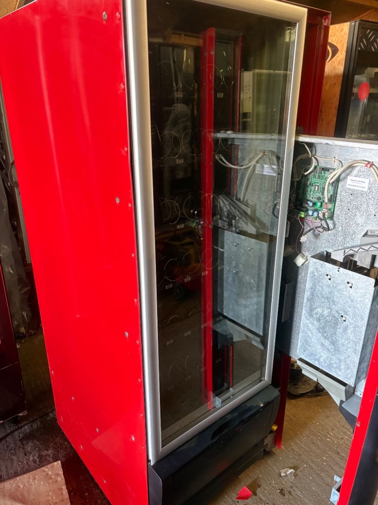 SNAKKY combination vending machine
