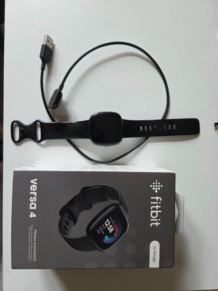Fitbit Versa 4 Smart Watch – Excellent Condition