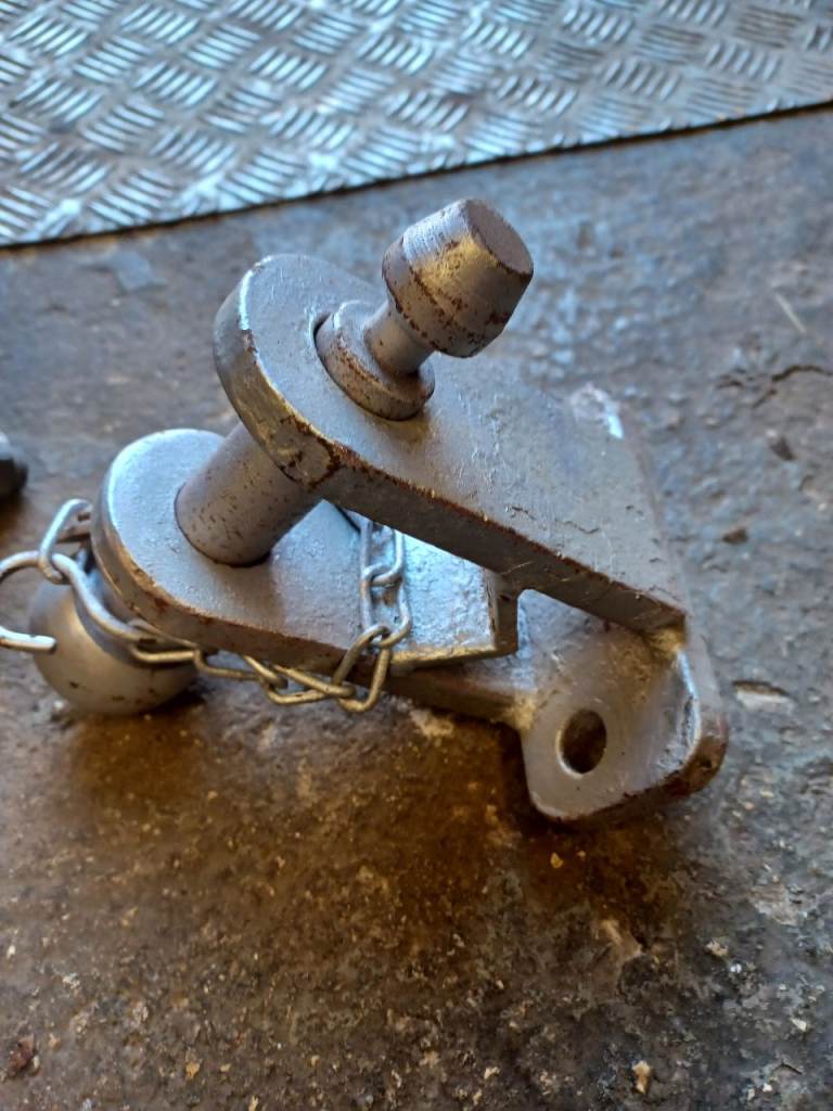 2 Heavy  duty   tow balls