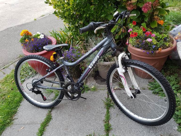 GIRLS 24" WHEEL FRONT SUSPENSION BIKE 13" ALUM FRAME AGE 8+