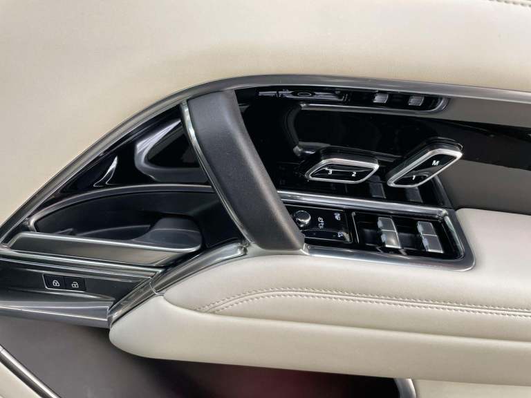 2022 Land Rover Range Rover 3.0 P400 MHEV HSE SUV 5dr Petrol Auto 4WD Euro 6 (s/s) (400 ps) [SLID...