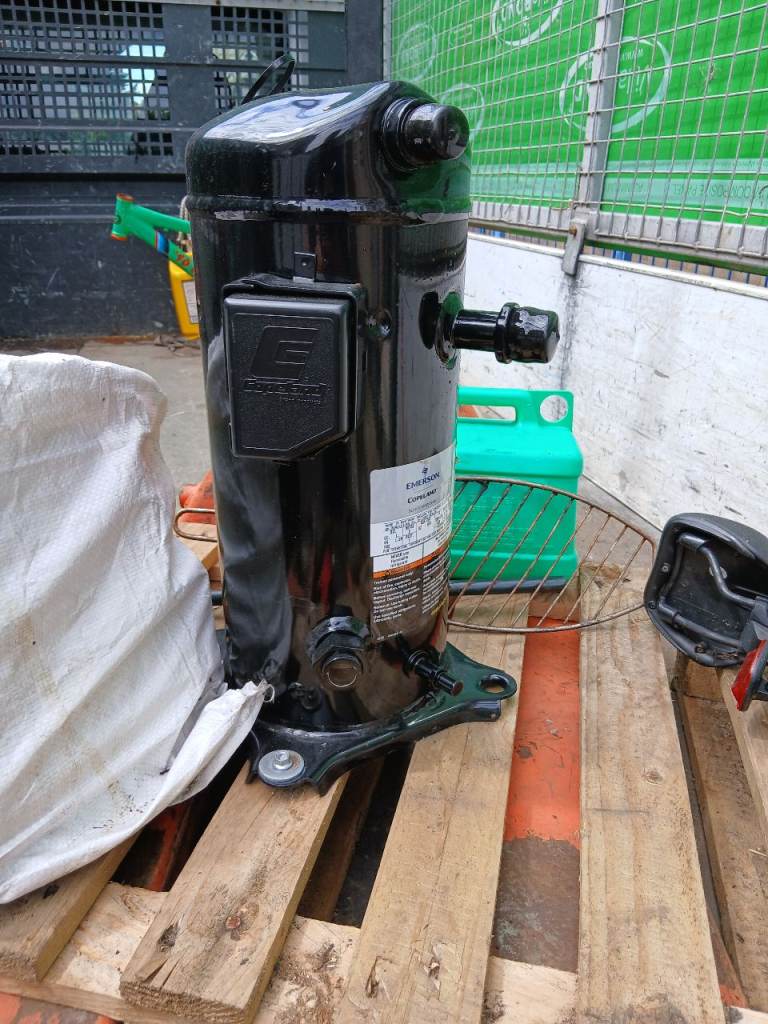 Scroll compressor 