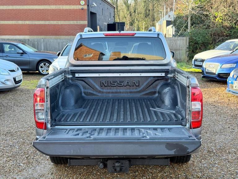 2016 Nissan Navara 2.3 dCi Tekna Auto 4WD Euro 5 4dr PICK UP Diesel Automatic
