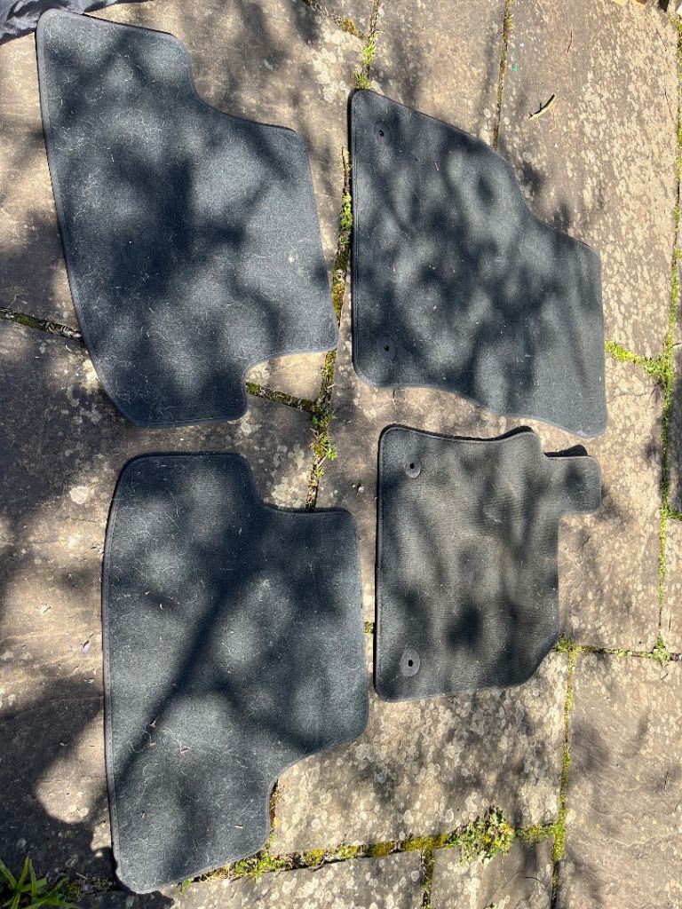 Genuine Audi Q2 car mats 