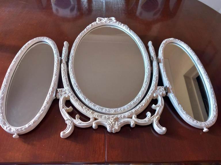 VINTAGE STYLE TRIPLE DRESSING TABLE MIRROR   £20.00