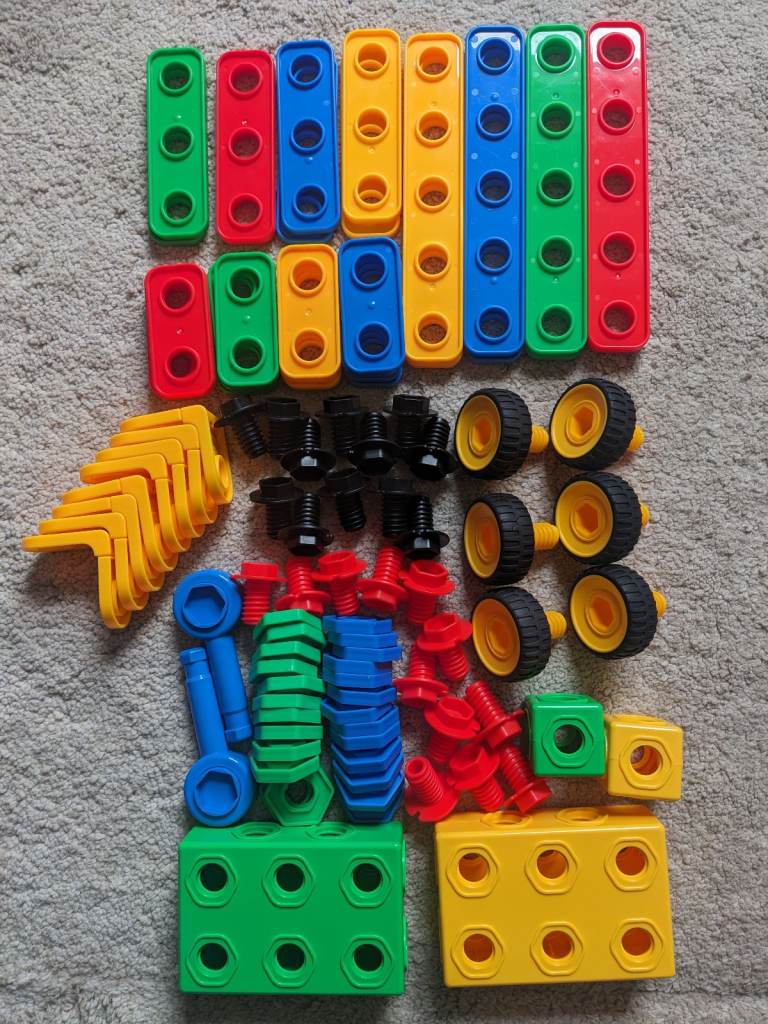 Lil engineers STEM construction engineering blocks