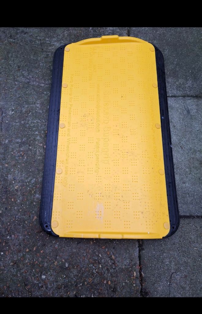 Plastic Safekerb Wheelchair & Pedestrian Ramp 