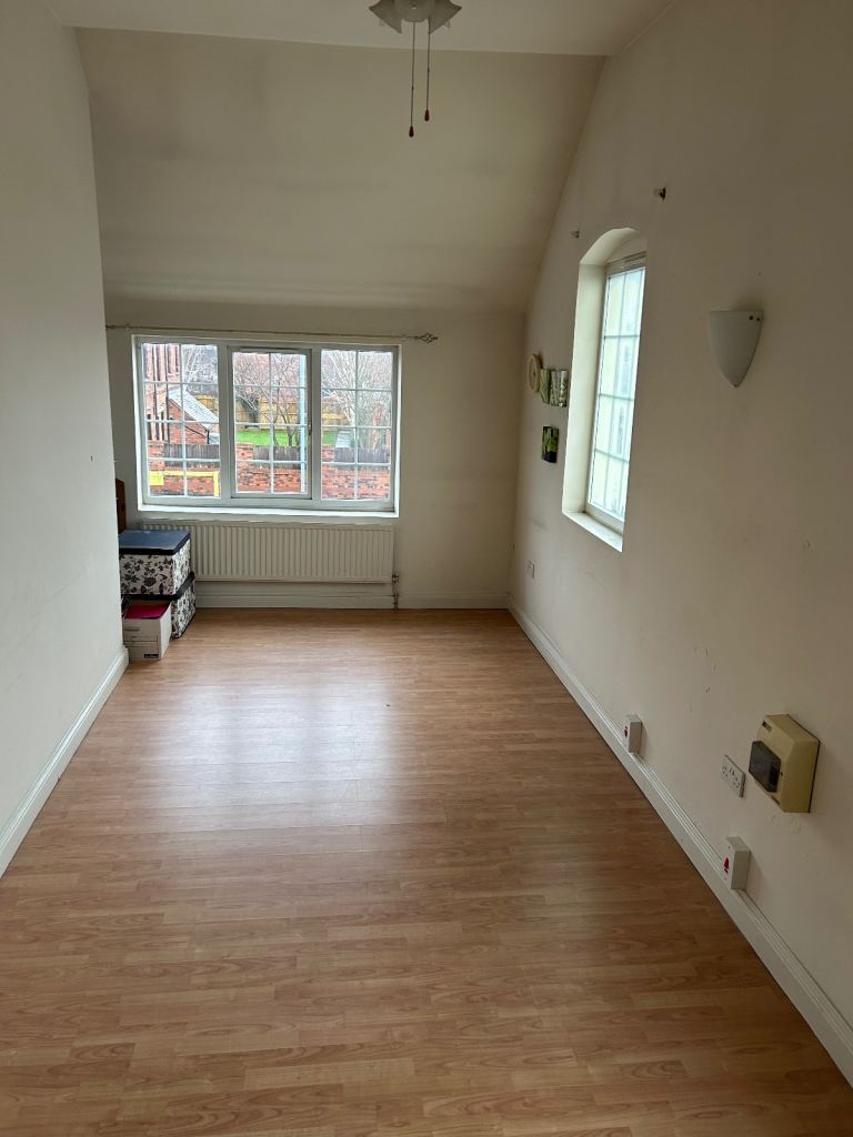 Rooms to Rent Beauty or Office Workspaces to Rent in Prime Tamworth Location from £65 incl bills