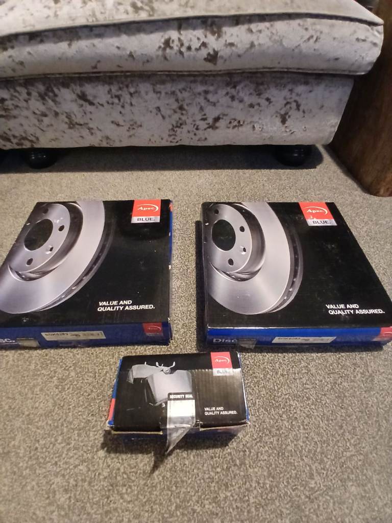 Apec Blue SDK6283 solid rear brake discs with pads.