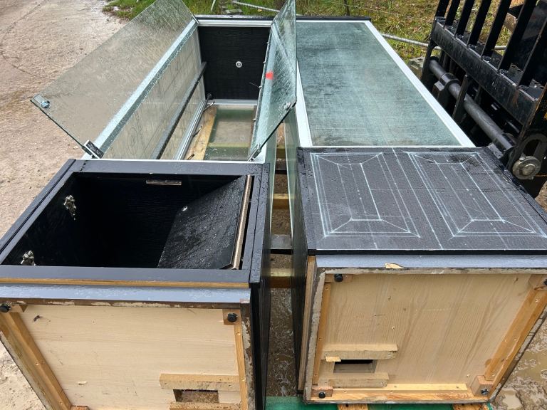 2 glass display units 2400x600x600mm