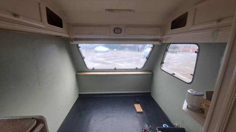 Dry, water-tight and road-ready project caravan