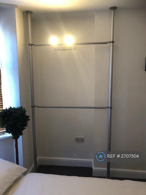 1 bedroom flat in Broad Dean, Eaglestone, Milton Keynes, MK6 (1 bed) (#2707504)