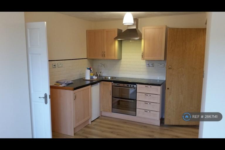 1 bedroom flat in Chalet Hill, Bordon, GU35 (1 bed) (#2867141)