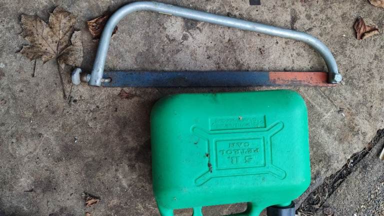 image for Heavy duty Hacksaw 