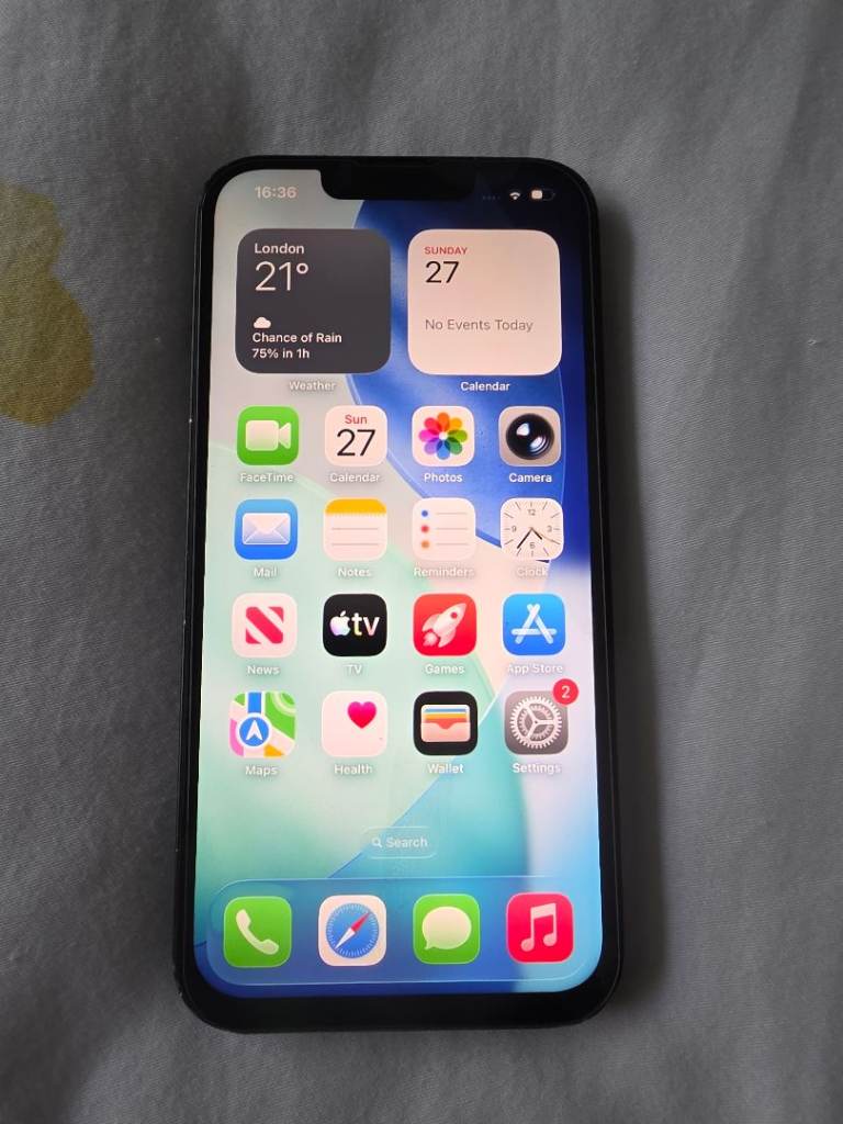 Good condition Apple iPhone 16e Black 128gb