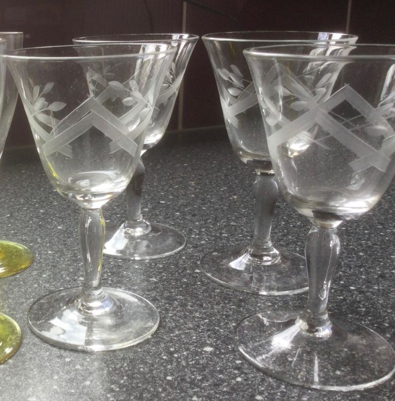 Vintage Set of 4 Etched Glass Wine/Sherry Glasses 